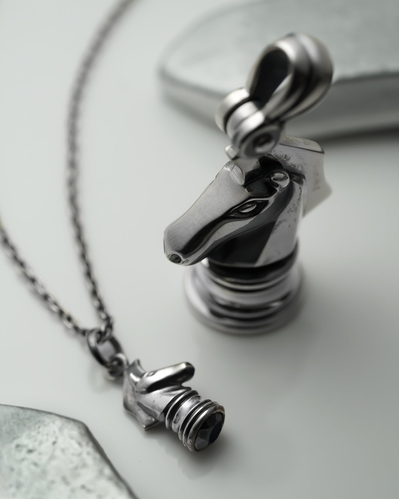 【超希少品】水晶キャッツアイ　銀貨ネックレス　STOPLIGHT 　1/3 トルマリンキャッツアイ 19ct ホワイトゴールド ネックレス【品質